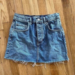 Super cute Denim skirt waist: 26”